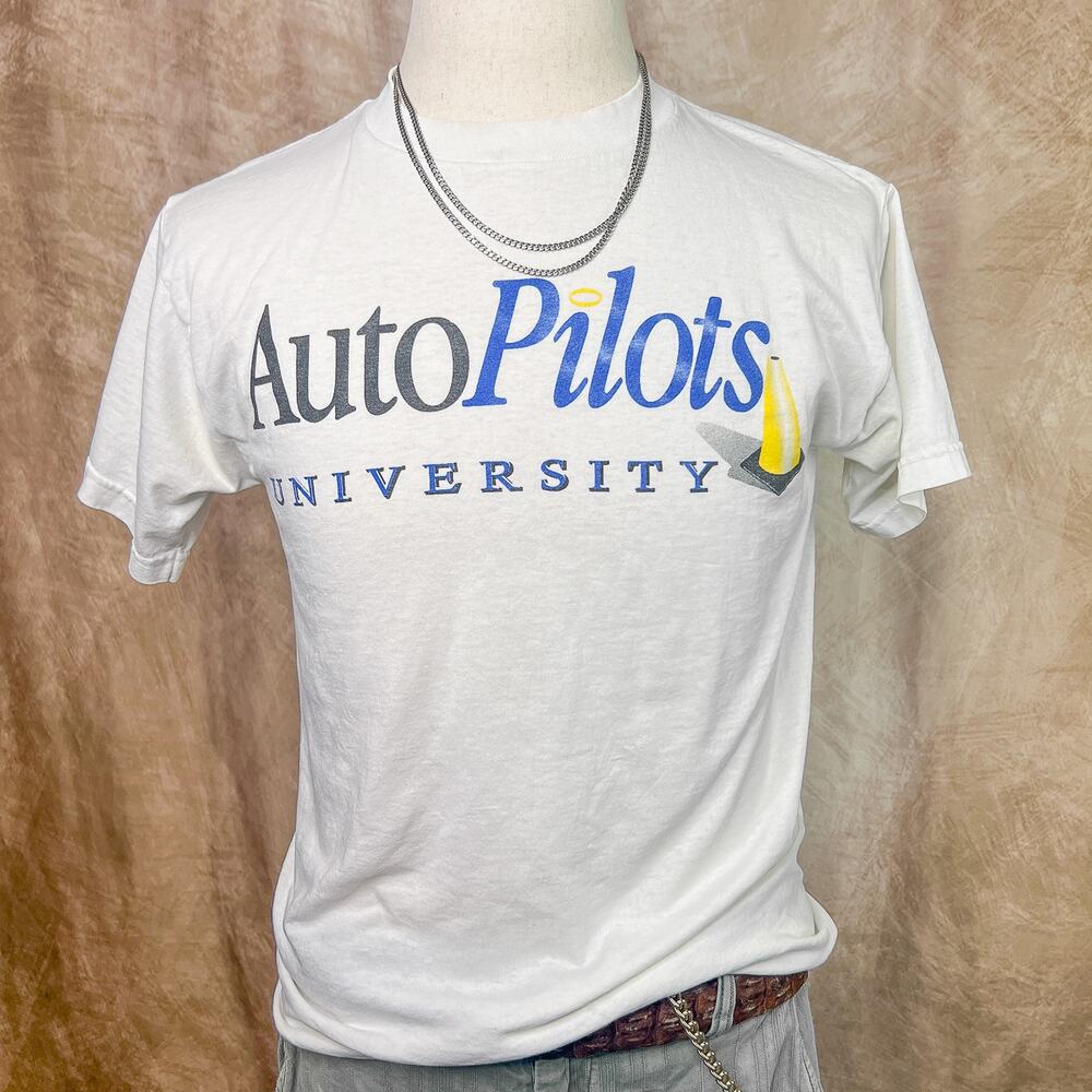 Vintage Graphic Tee 90s Auto Pilots University Novelty Print T-Shirt Funny White